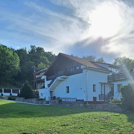 Holling Apartman Fertőboz Εξωτερικό φωτογραφία