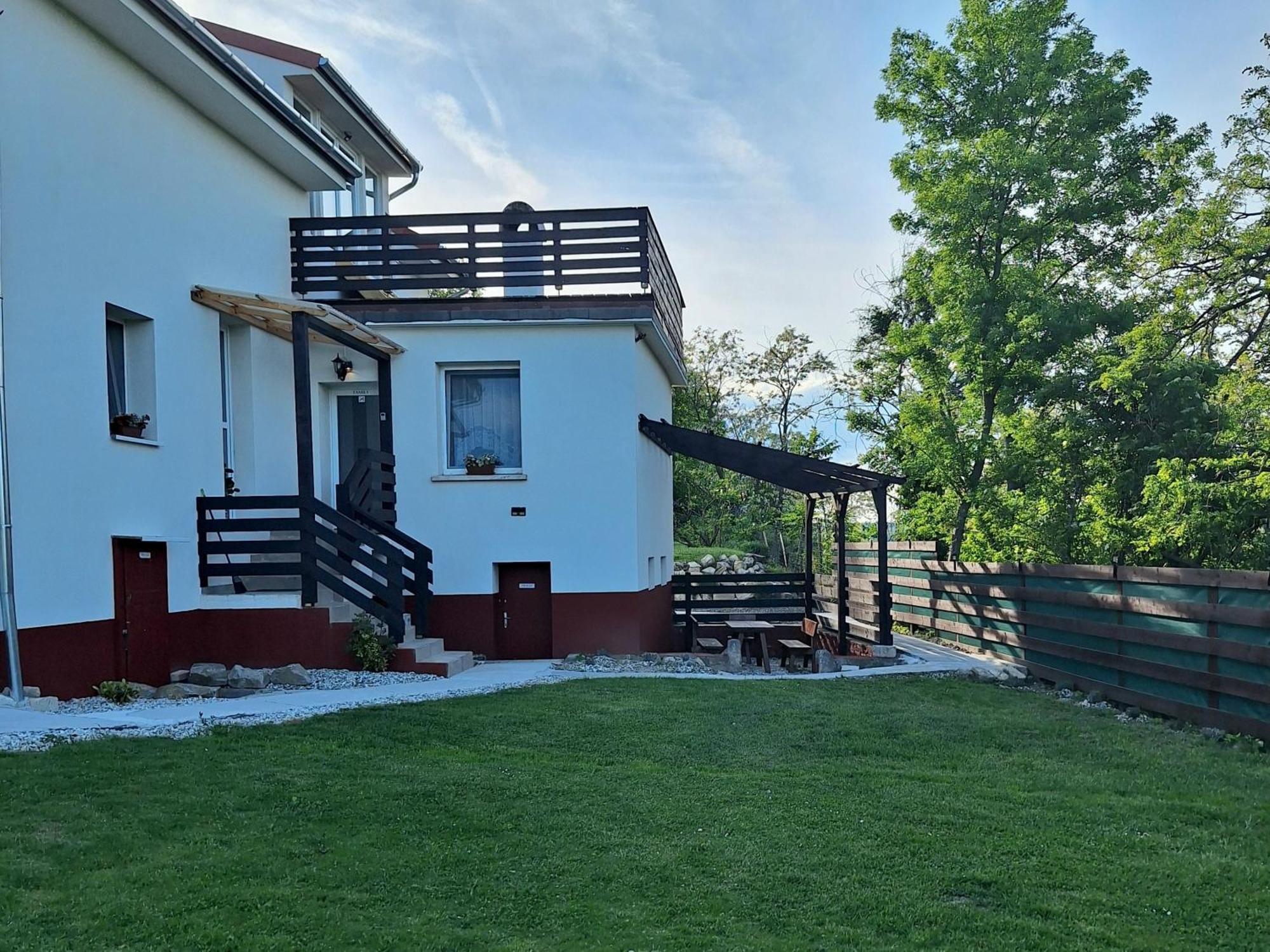 Holling Apartman Fertőboz Εξωτερικό φωτογραφία